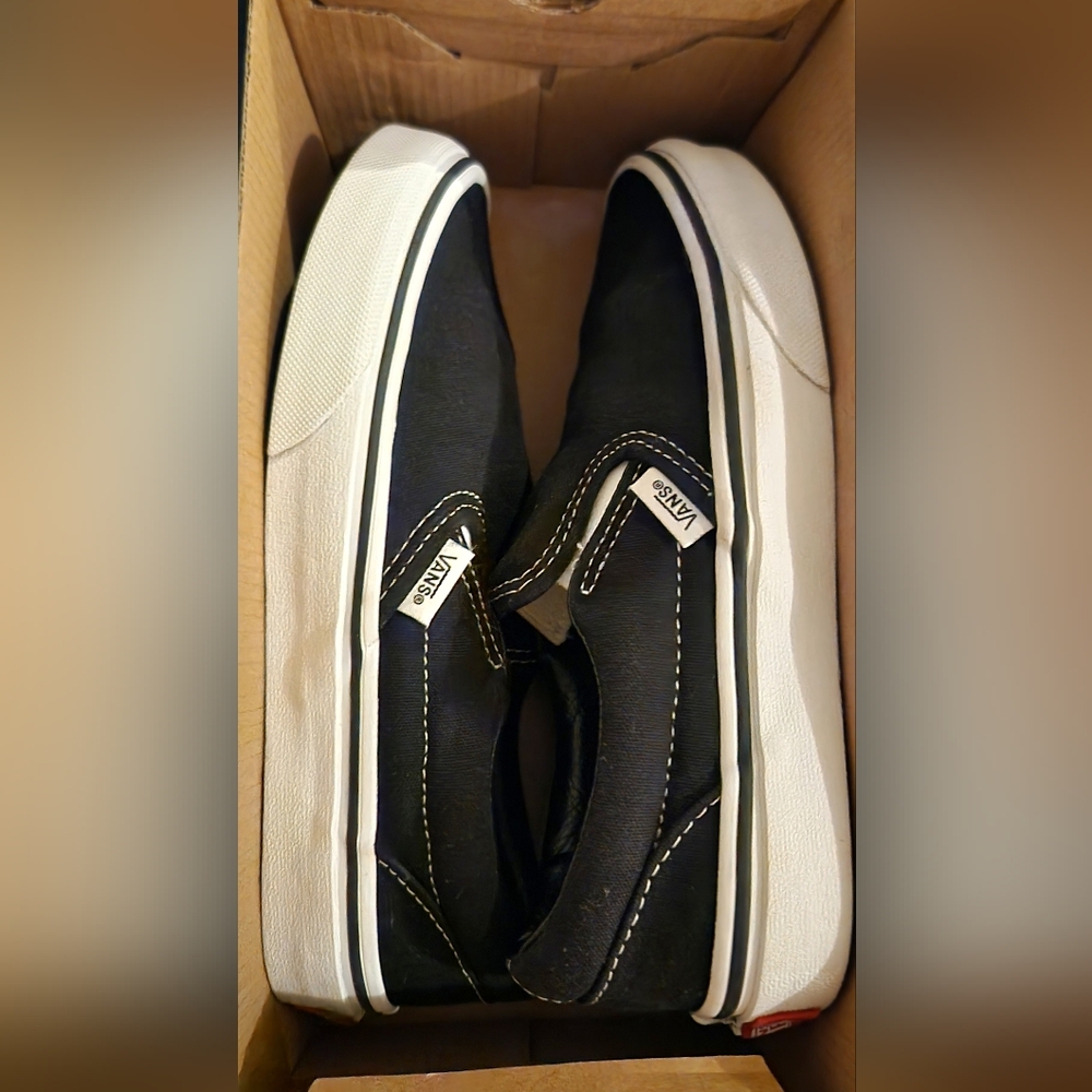 Kids Classic Slip-on Vans Black/White Size 3